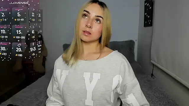 Snapshot of sophi_mooreno chatting on 4, 3, 2025 sophi mooreno online show from 4, 3, 2025