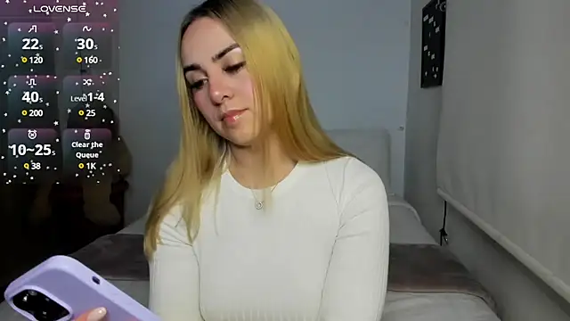 Snapshot of sophi_mooreno chatting on 10, 3, 2025 sophi mooreno online show from 10, 3, 2025