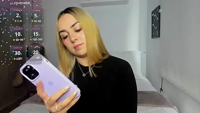 Snapshot of sophi_mooreno chatting on 10, 3, 2025 sophi mooreno online show from 10, 3, 2025