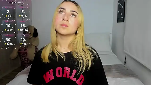 Snapshot of sophi_mooreno chatting on 21, 3, 2025 sophi mooreno online show from 21, 3, 2025