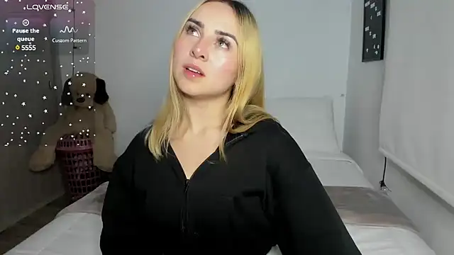 Snapshot of sophi_mooreno chatting on 22, 3, 2025 sophi mooreno online show from 22, 3, 2025