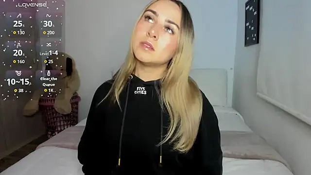 Snapshot of sophi_mooreno chatting on 10, 9, 2025 sophi mooreno online show from 10, 9, 2025