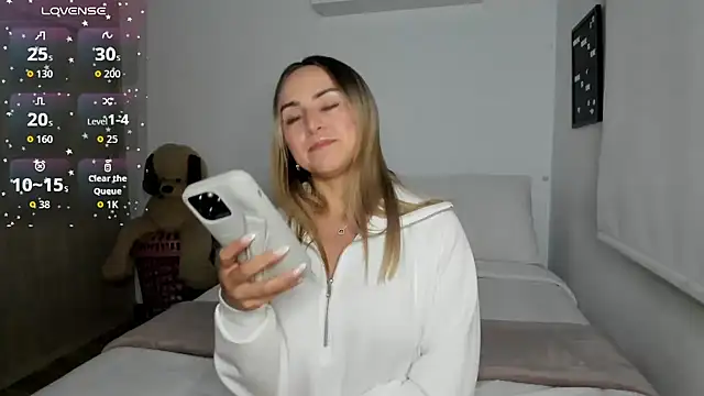 Snapshot of sophi_mooreno chatting on 15, 9, 2025 sophi mooreno online show from 15, 9, 2025