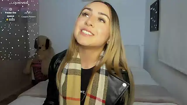 Snapshot of sophi_mooreno chatting on 17, 10, 2025 sophi mooreno online show from 17, 10, 2025