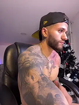 Snapshot of Frank_Farrell chatting on 24, 12, 2024 Frank Farrell online show from 24, 12, 2024