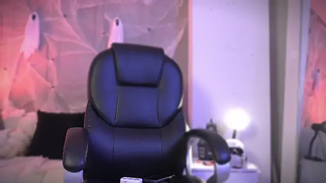 Snapshot of Frank_Farrell chatting on 1, 11, 2025 Frank Farrell online show from 1, 11, 2025