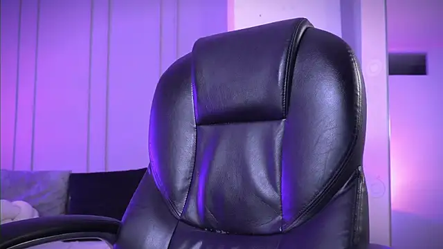 Snapshot of Frank_Farrell chatting on 5, 11, 2025 Frank Farrell online show from 5, 11, 2025