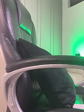 Snapshot of Frank_Farrell chatting on 10, 11, 2025 Frank Farrell online show from 10, 11, 2025