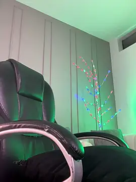 Snapshot of Frank_Farrell chatting on 14, 11, 2025 Frank Farrell online show from 14, 11, 2025