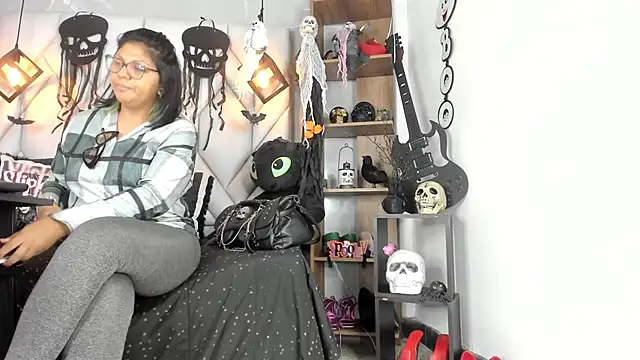 Snapshot of MirandaHaguen chatting on 12, 10, 2025 MirandaHaguen online show from 12, 10, 2025