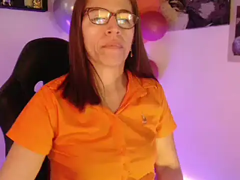 Chayla Ruiz online show from 8, 3, 2025