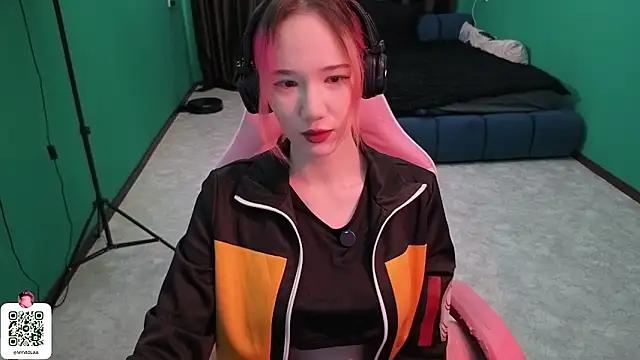 Maya Viola online show from 6, 3, 2026