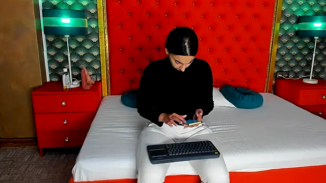 Snapshot of VallerieJones chatting on 18, 10, 2025 VallerieJones online show from 18, 10, 2025
