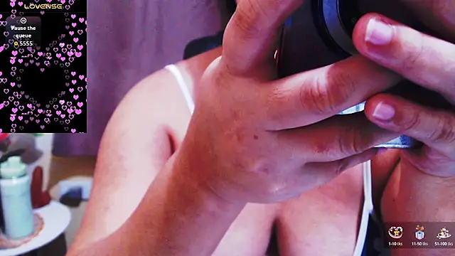 Alliayah Hollyx online show from 12, 9, 2025