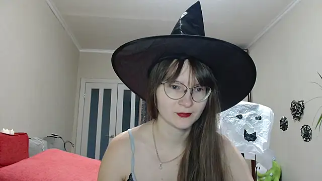 KiraGoldens online show from 2, 11, 2025