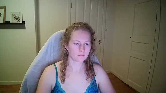 Girlnina-1995 online show from 4, 11, 2025