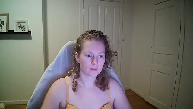 Girlnina-1995 online show from 25, 11, 2025