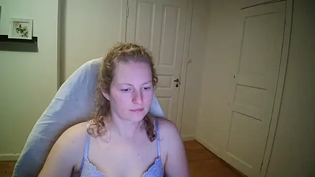 Girlnina-1995 online show from 1, 12, 2025