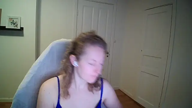 Girlnina-1995 online show from 3, 12, 2025