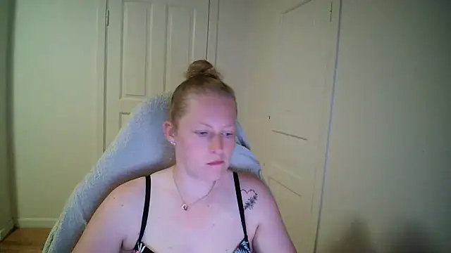 Snapshot of Girlnina-1995 chatting on 11, 5, 2026 Girlnina-1995 online show from 11, 5, 2026