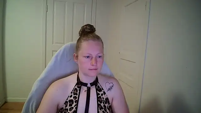 Snapshot of Girlnina-1995 chatting on 19, 5, 2026 Girlnina-1995 online show from 19, 5, 2026