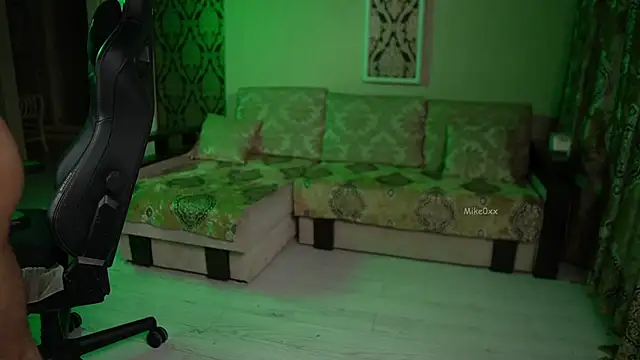 Snapshot of mike0xx chatting on 30, 11, 2025 mike0xx online show from 30, 11, 2025