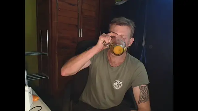 Snapshot of the-billy-blue chatting on 16, 12, 2025 the-billy-blue online show from 16, 12, 2025