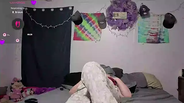 Snapshot of Slutty_Owl420 chatting on 3, 5, 2026 Slutty Owl420 online show from 3, 5, 2026