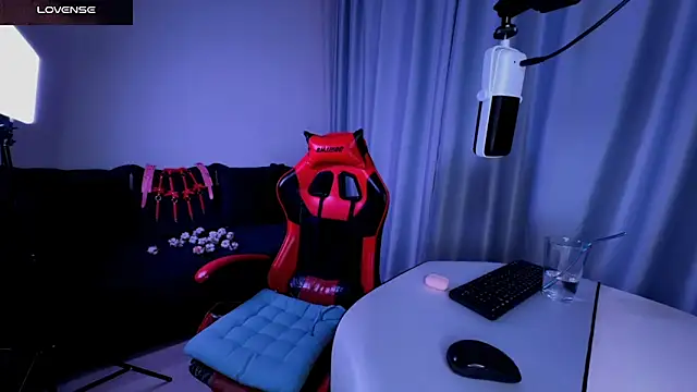 Snapshot of DivineBite chatting on 6, 3, 2025 DivineBite online show from 6, 3, 2025