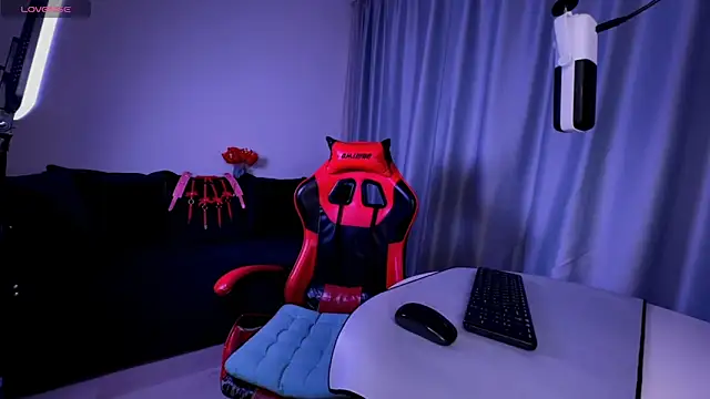 Snapshot of DivineBite chatting on 22, 3, 2025 DivineBite online show from 22, 3, 2025