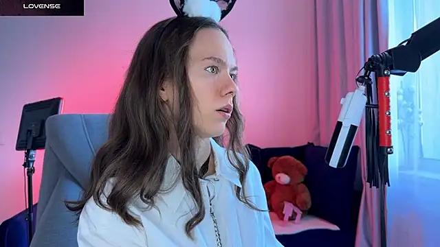 Snapshot of DivineBite chatting on 17, 9, 2025 DivineBite online show from 17, 9, 2025