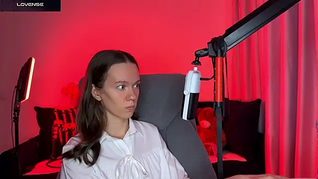 Snapshot of DivineBite chatting on 18, 9, 2025 DivineBite online show from 18, 9, 2025