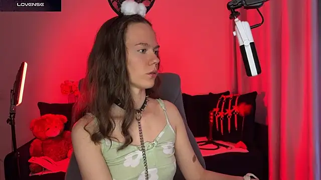 Snapshot of DivineBite chatting on 21, 9, 2025 DivineBite online show from 21, 9, 2025