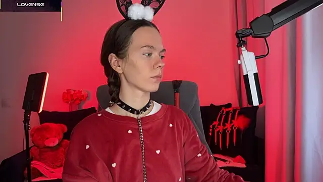 Snapshot of DivineBite chatting on 24, 9, 2025 DivineBite online show from 24, 9, 2025