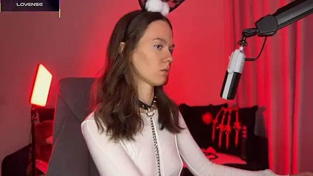 Snapshot of DivineBite chatting on 27, 9, 2025 DivineBite online show from 27, 9, 2025