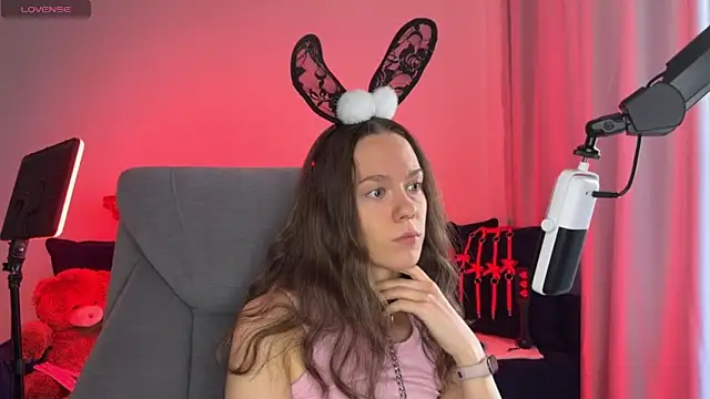 Snapshot of DivineBite chatting on 2, 10, 2025 DivineBite online show from 2, 10, 2025