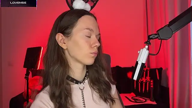 Snapshot of DivineBite chatting on 6, 10, 2025 DivineBite online show from 6, 10, 2025