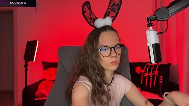 Snapshot of DivineBite chatting on 10, 10, 2025 DivineBite online show from 10, 10, 2025