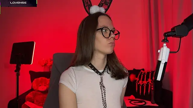 Snapshot of DivineBite chatting on 17, 10, 2025 DivineBite online show from 17, 10, 2025