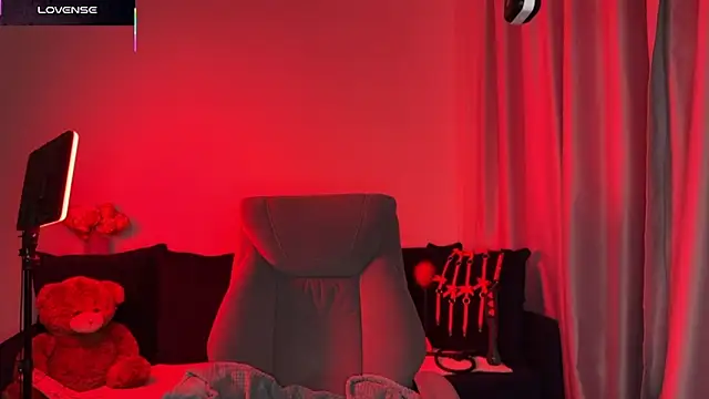 Snapshot of DivineBite chatting on 20, 10, 2025 DivineBite online show from 20, 10, 2025