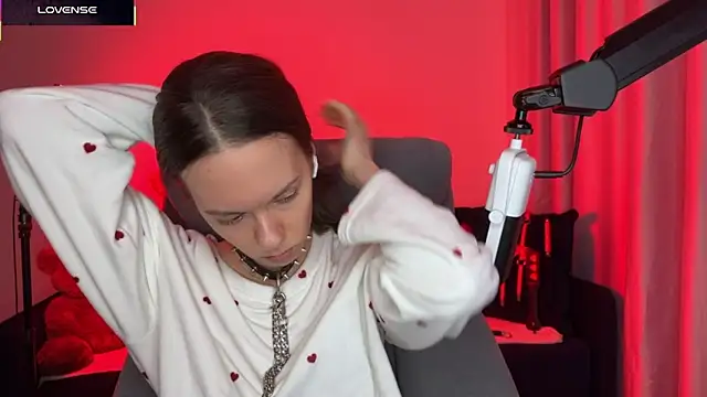 Snapshot of DivineBite chatting on 1, 11, 2025 DivineBite online show from 1, 11, 2025