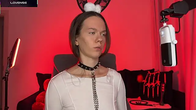 Snapshot of DivineBite chatting on 2, 11, 2025 DivineBite online show from 2, 11, 2025