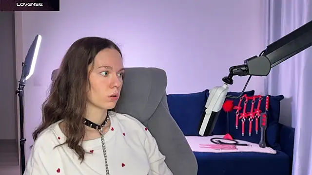 Snapshot of DivineBite chatting on 18, 12, 2025 DivineBite online show from 18, 12, 2025