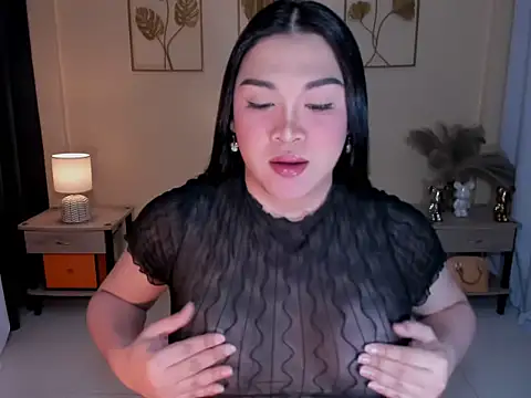 Snapshot of MaxeneCullens chatting on 20, 12, 2025 MaxeneCullens online show from 20, 12, 2025