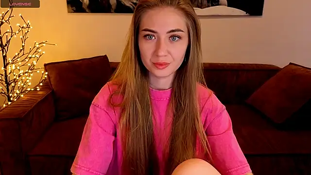 Snapshot of Adelyna_Bird chatting on 12, 7, 2026 Adelyna Bird online show from 12, 7, 2026