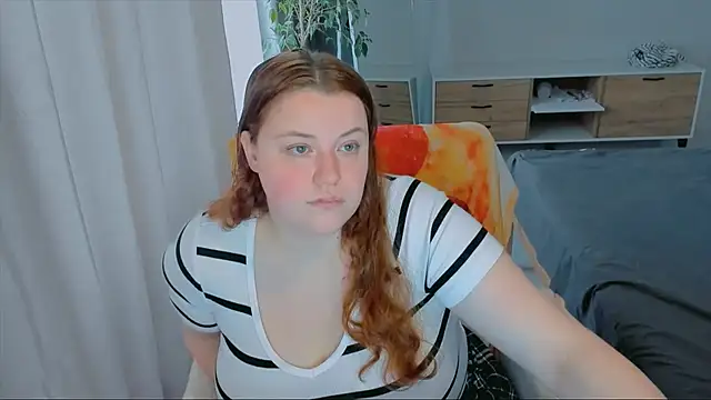 Snapshot of PolinaSalvatore chatting on 12, 10, 2025 PolinaSalvatore online show from 12, 10, 2025