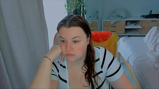 Snapshot of PolinaSalvatore chatting on 19, 10, 2025 PolinaSalvatore online show from 19, 10, 2025