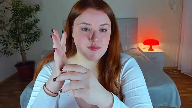 Snapshot of PolinaSalvatore chatting on 13, 12, 2025 PolinaSalvatore online show from 13, 12, 2025