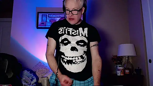 Snapshot of Snarfle82 chatting on 23, 11, 2025 Snarfle82 online show from 23, 11, 2025