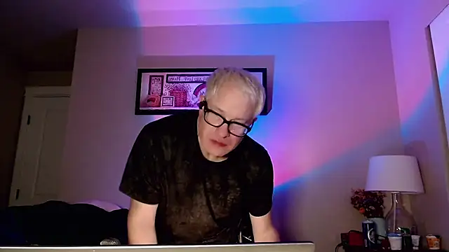 Snapshot of Snarfle82 chatting on 30, 11, 2025 Snarfle82 online show from 30, 11, 2025